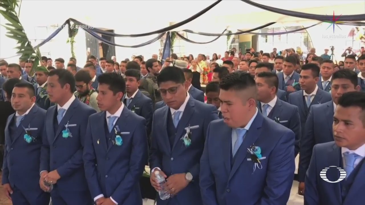 Gradúa Generación 43 Normalistas Ayotzinapa Desaparecidos