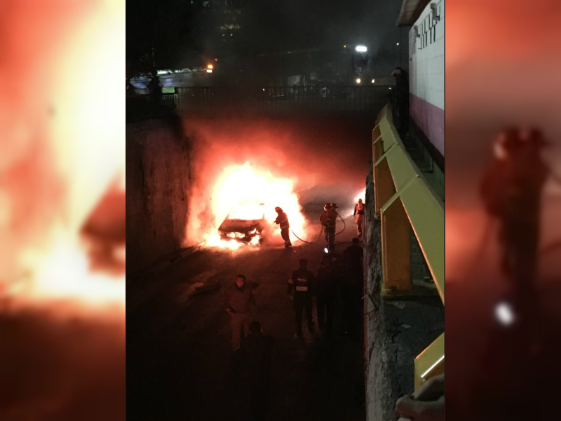 Camioneta se incendia en avenida Chapultepec, CDMX