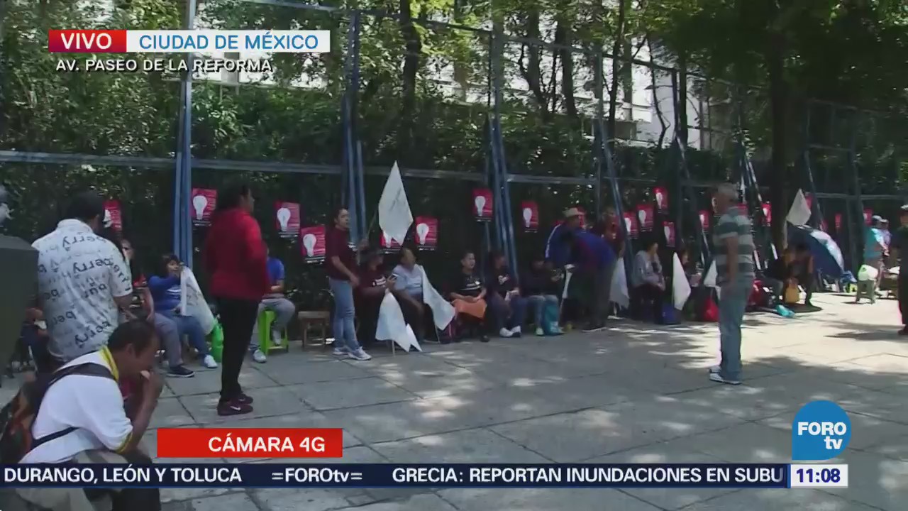 Se mantienen manifestantes frente a Embajada de EU en CDMX