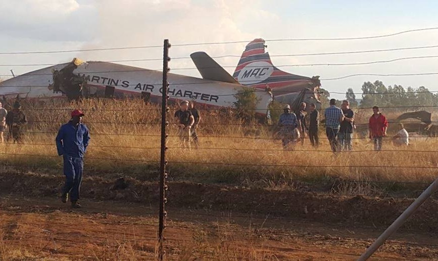 Avionazo en Pretoria, Sudáfrica, deja un muerto y 19 heridos