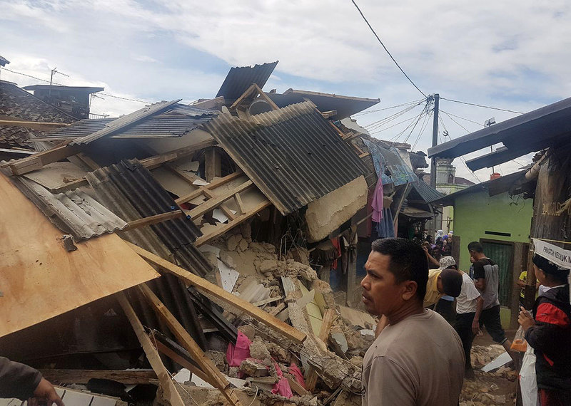 sismo magnitud 64 deja 10 muertos lombok indonesia