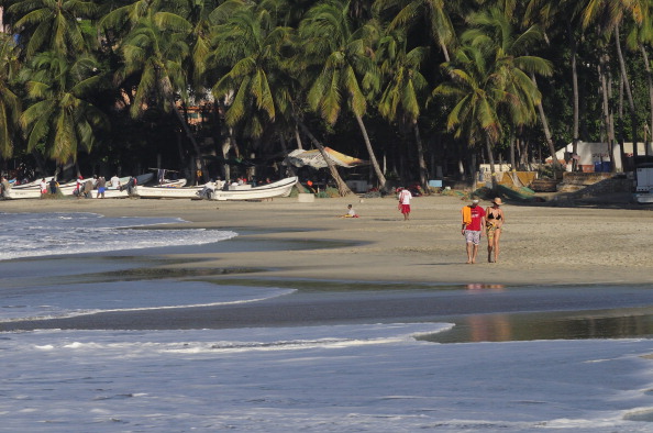 turistas disfrutan vacaciones playas puerto escondido oaxaca