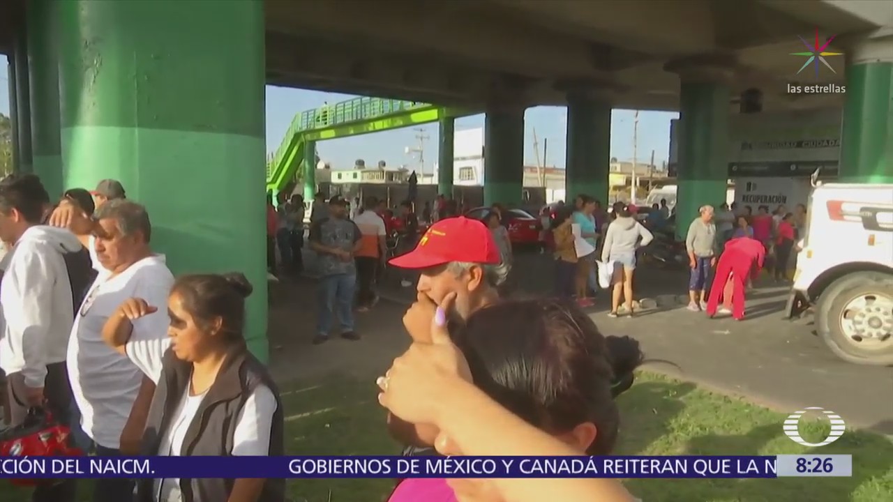 Vecinos de Ecatepec bloquean la avenida Central por falta de agua
