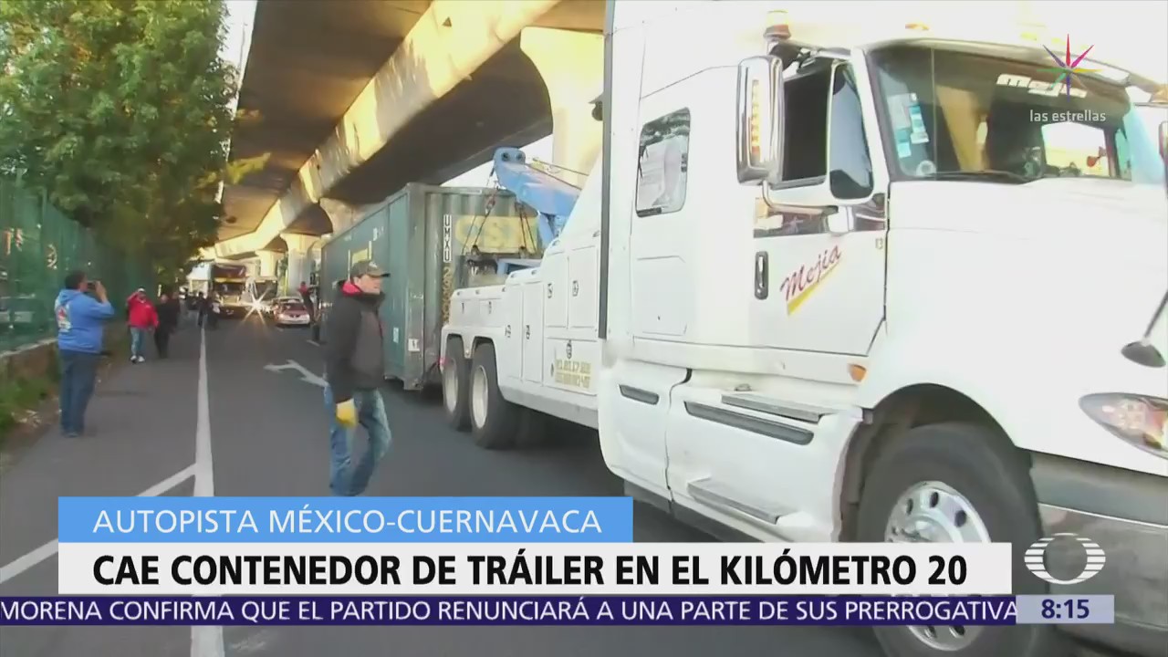 Vuelca contenedor de tráiler en la autopista Cuernavaca-México