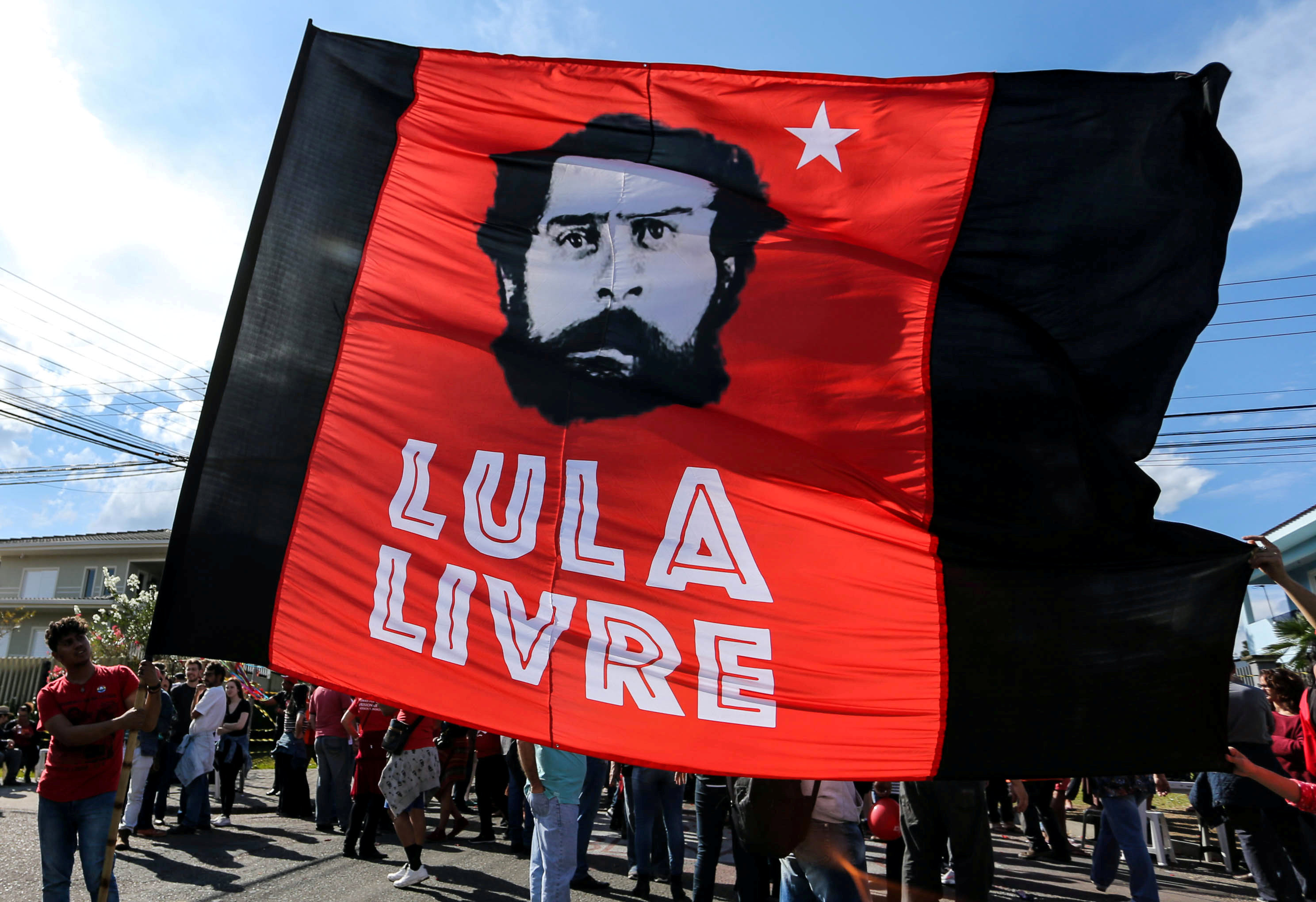Lula lanza desde la cárcel su candidatura para la Presidencia de Brasil