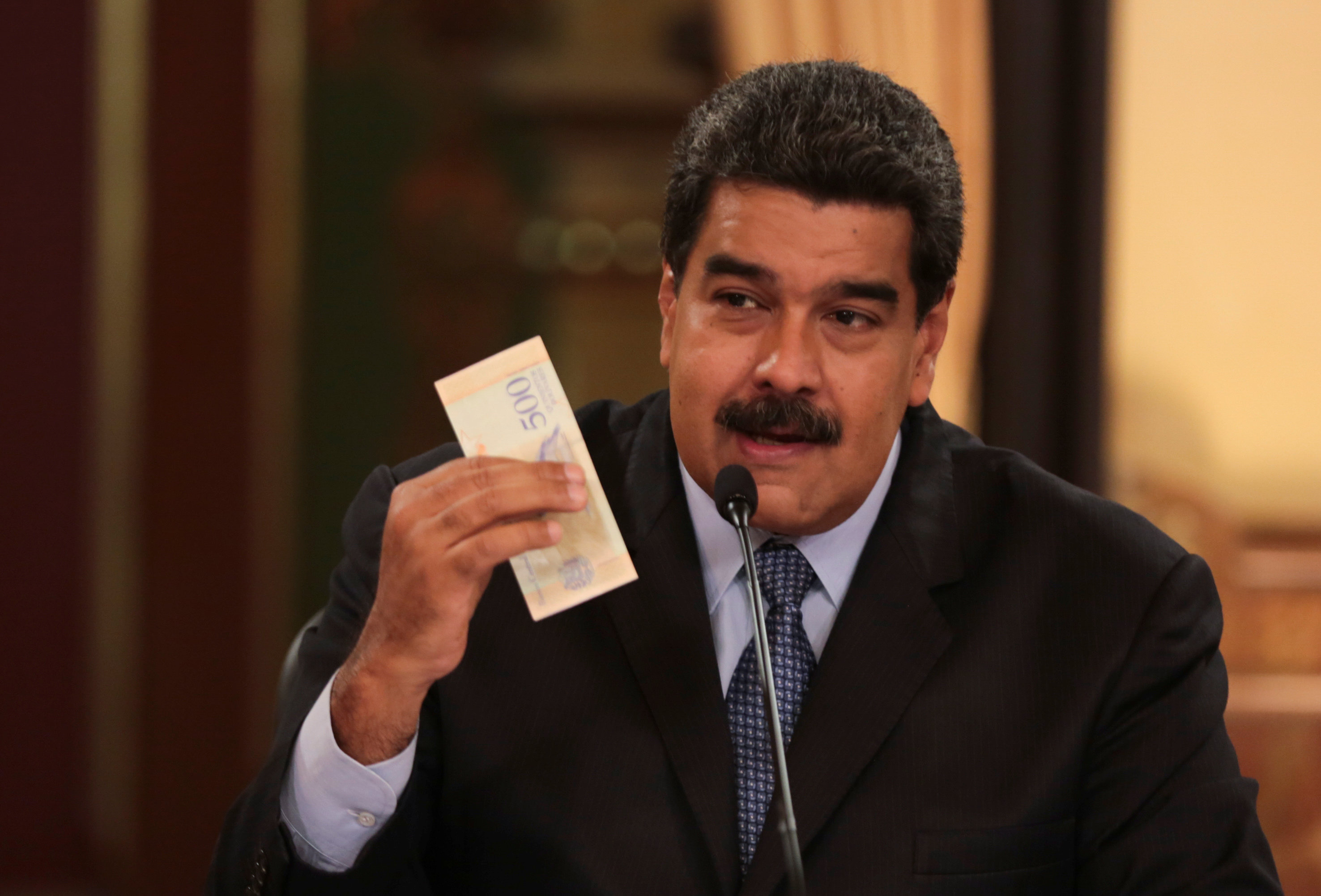 Venezuela le quitará cinco ceros a su moneda