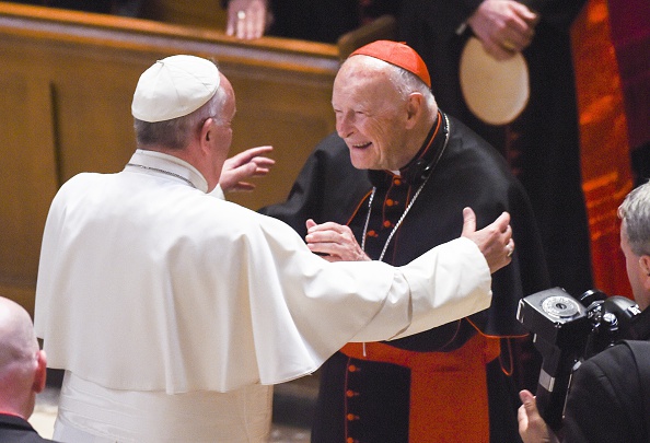 Exnuncio pide renuncia del papa; afirma que conocía abusos sexuales del cardenal McCarrick