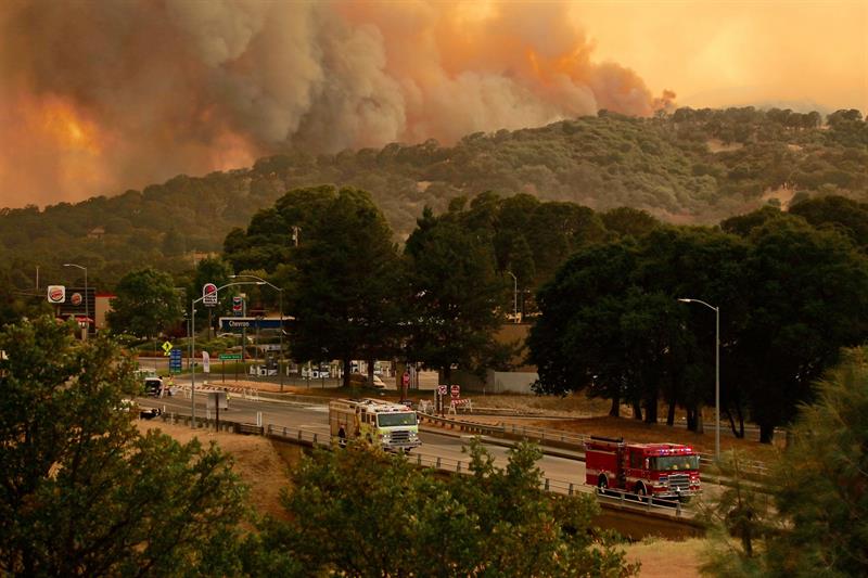 Incendio forestal en California fue provocado por pinchadura de llanta