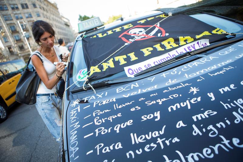Taxistas españoles finalizan huelga tras negociaciones