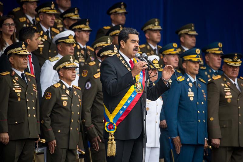 Desalojan a Nicolás Maduro por un estallido durante evento oficial