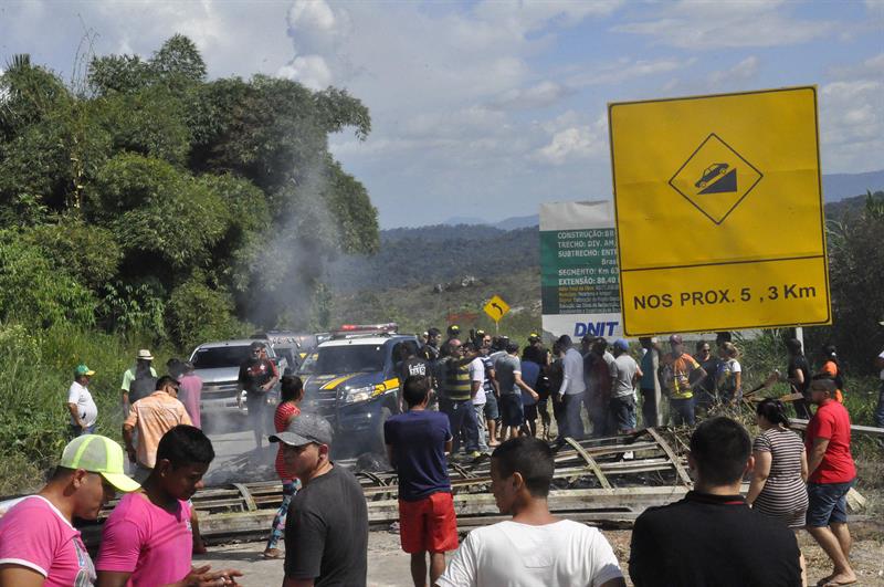 Expulsan a refugiados venezolanos y queman sus objetos en Brasil