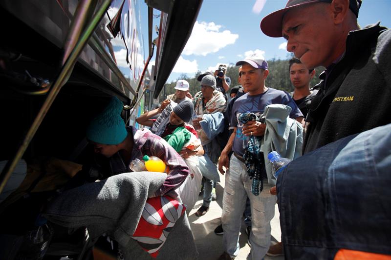 Trasladan gratis a 250 venezolanos desde Ecuador hasta Perú