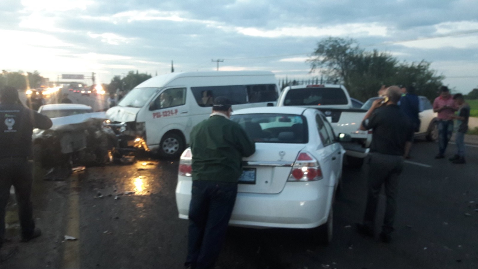 Choque múltiple en la carretera Silao Irapuato afecta tránsito