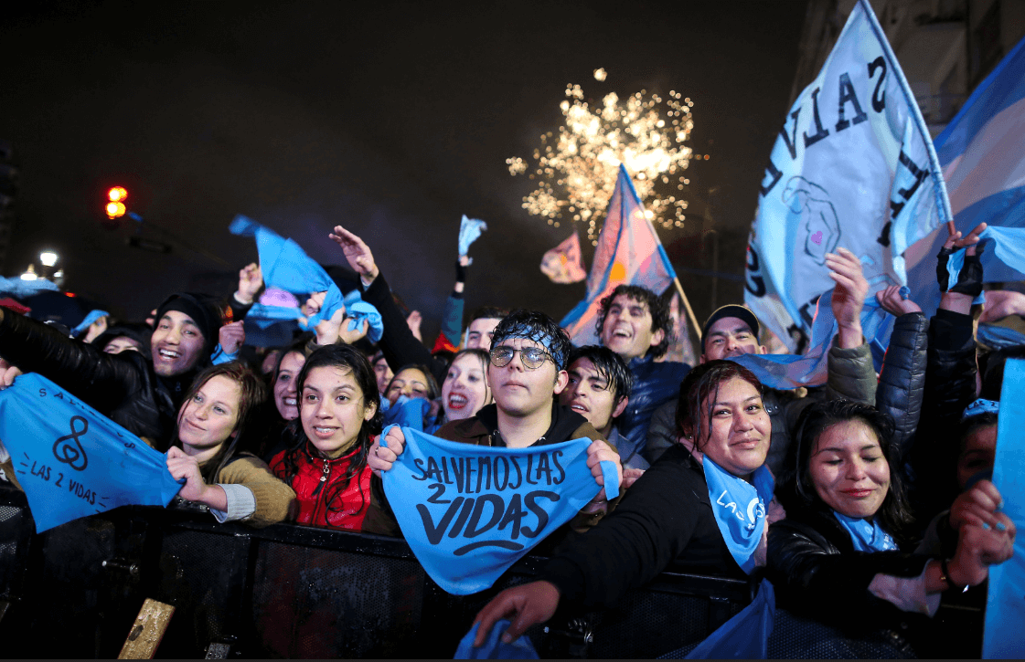 Debate sobre aborto va a continuar, dice el presidente de Argentina