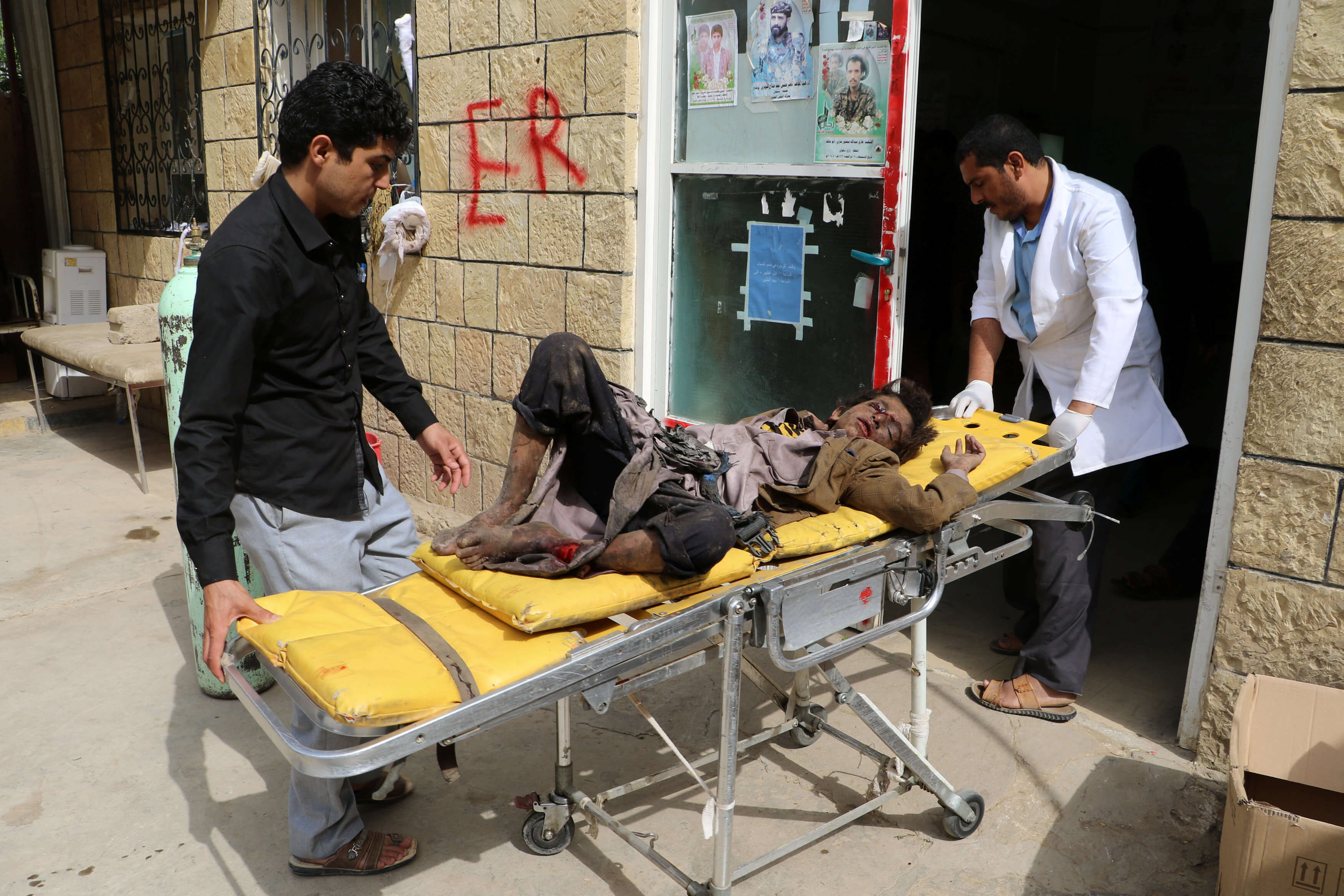 Al menos 29 niños mueren en ataque contra autobús en Yemen