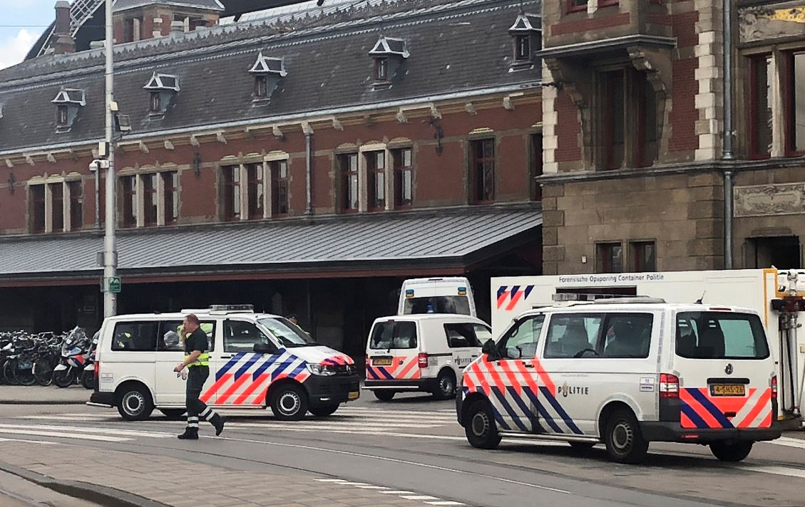 Ataque con cuchillo en la Estación Central de Amsterdam deja tres heridos