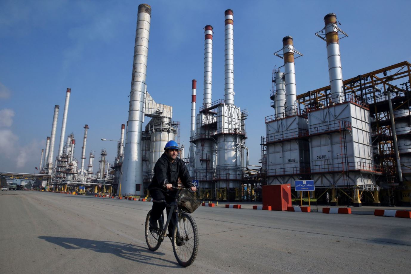 Aumentan precios del petróleo, presionan sanciones a Irán