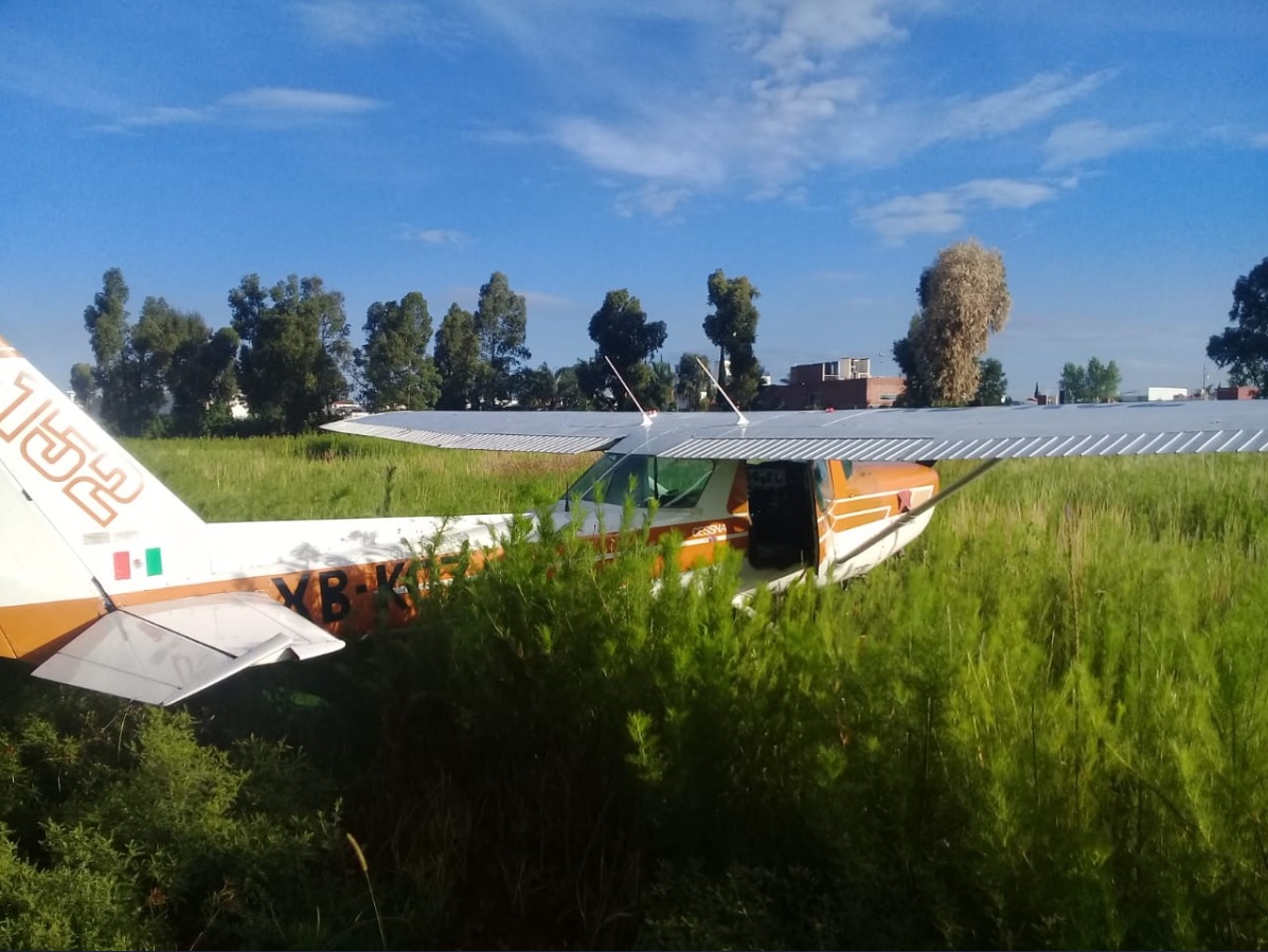 Avioneta en Cholula, Puebla, realiza aterrizaje forzoso