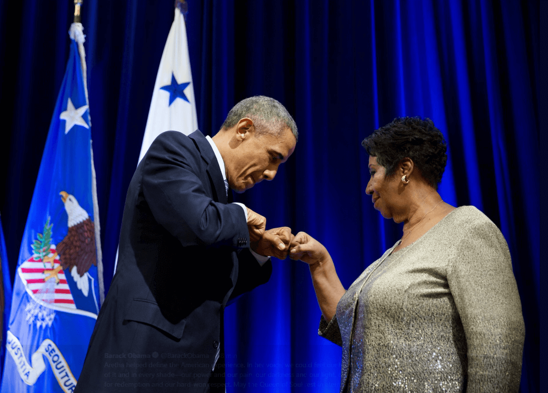 Barack Obama y Aretha Franklin en 2015. (Getty Images, archivo)