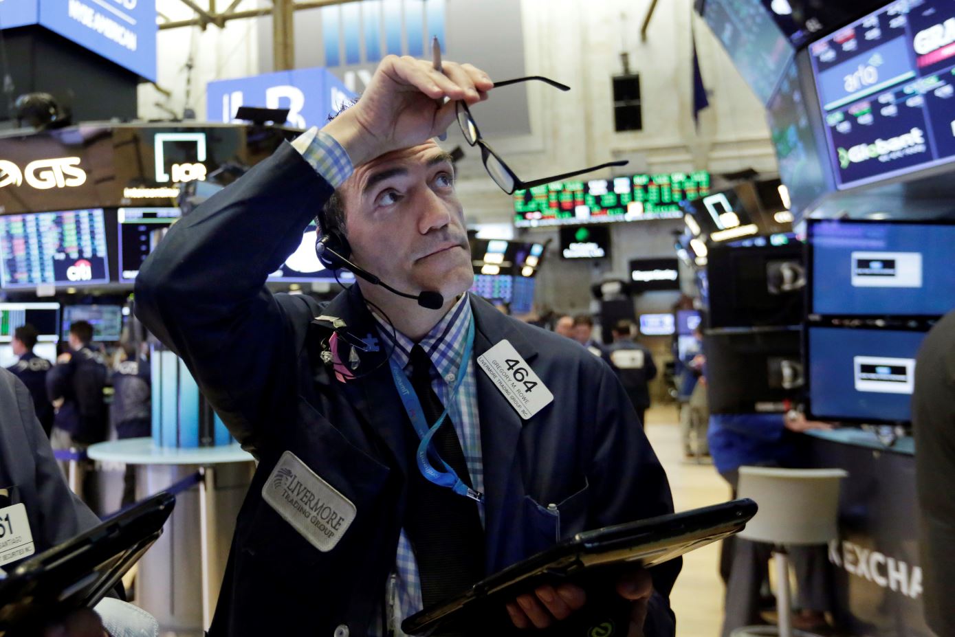 Bolsa de Wall Street detiene racha alcista, cae en apertura