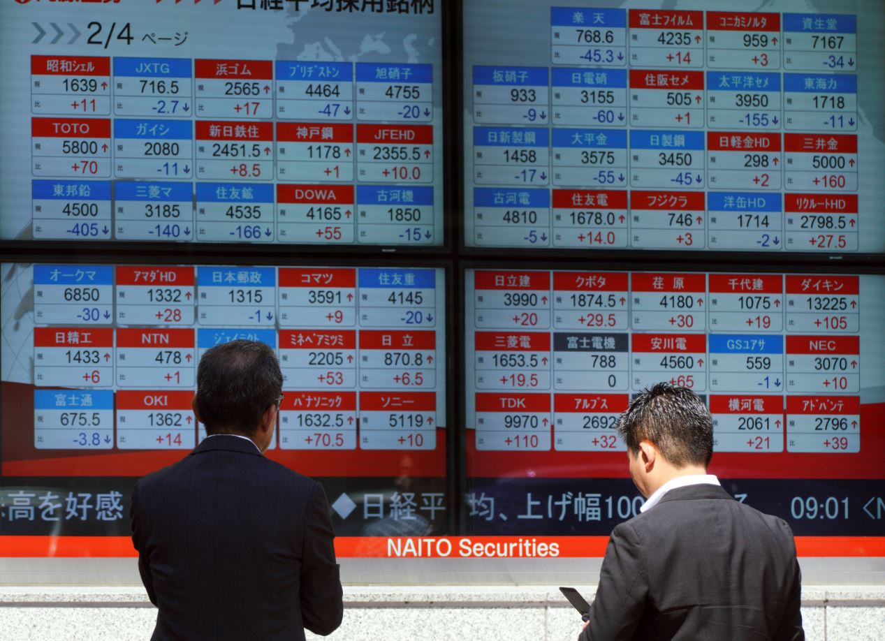 Bolsas de Tokio y China caen ante tensión comercial con EU