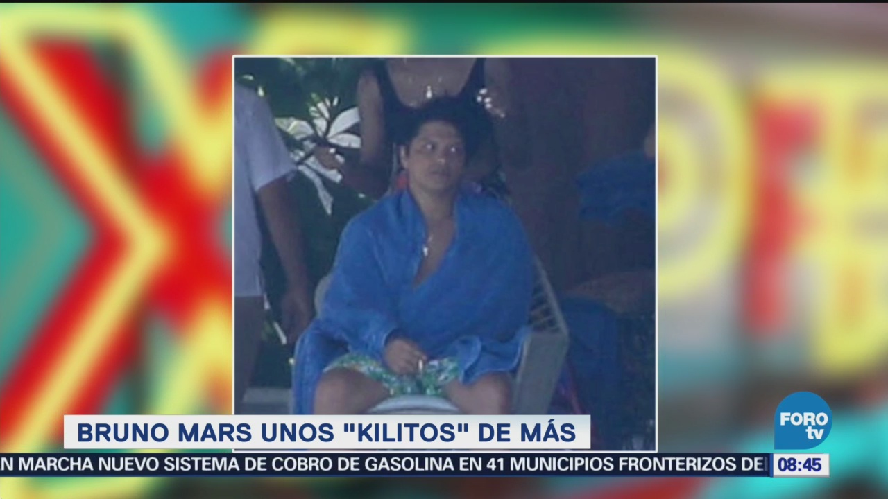 Bruno Mars es fotografiado con unos kilitos de más