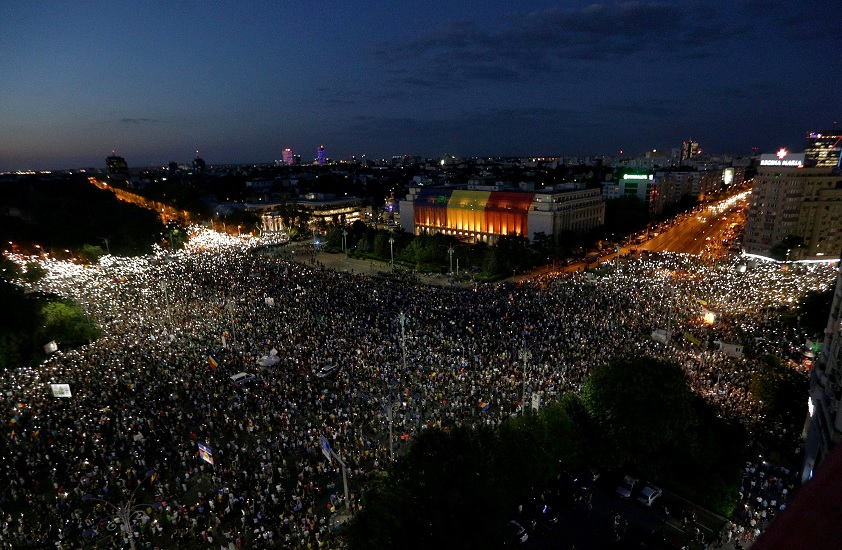 Protesta antigubernamental en Rumania deja 400 heridos