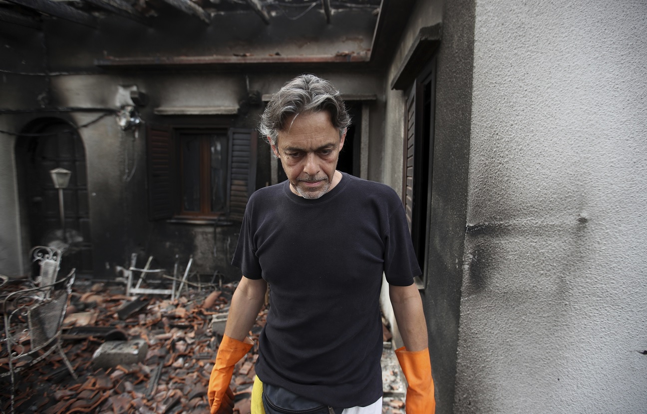 Grecia derribará edificios tras incendios forestales