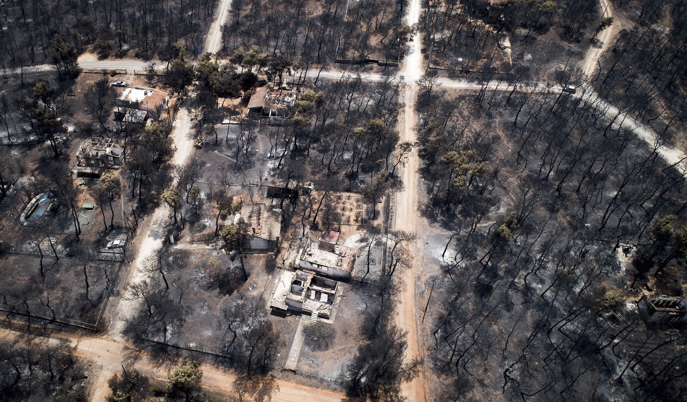 Grecia derribará más de 3 mil edificios tras incendios forestales