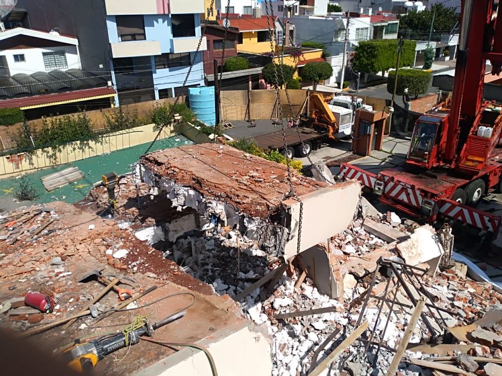 Remoción de escombros en el Colegio Rébsamen (Twitter/@SOBSECDMX)