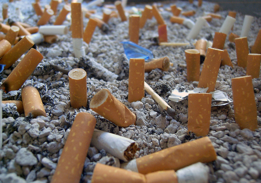 El mayor contaminante de los océanos son las colillas de los cigarros
