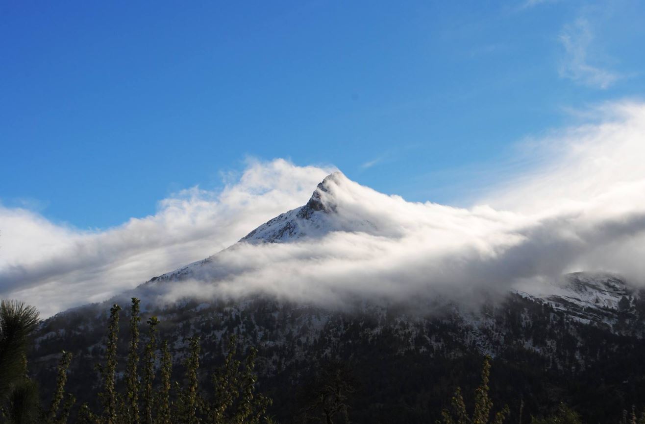 Rescatan a 10 turistas extraviados en Nevado de Colima