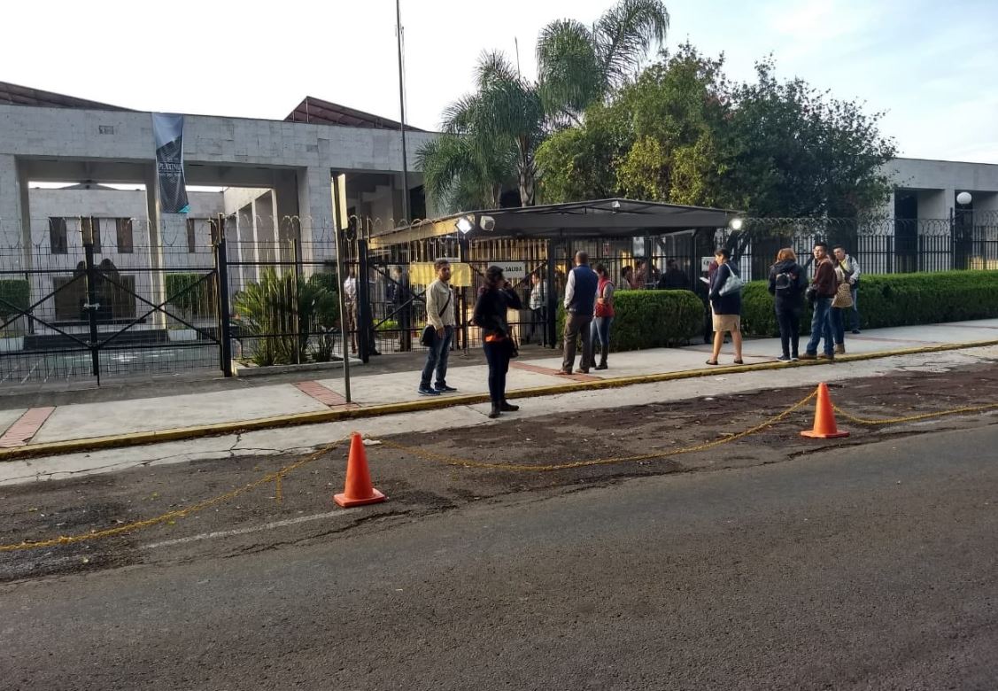 Diputados de Morena bloquean Congreso de Veracruz