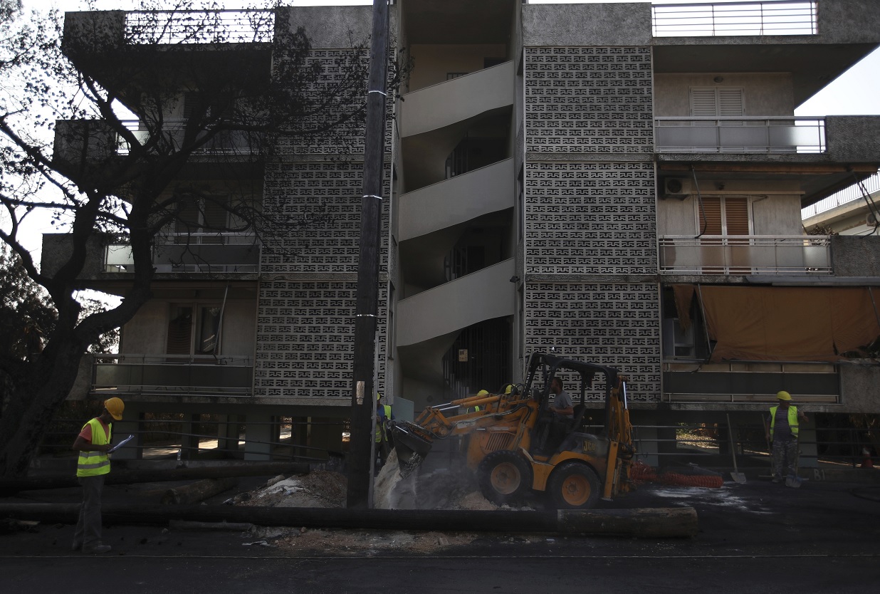 Grecia derribará edificios tras incendios forestales