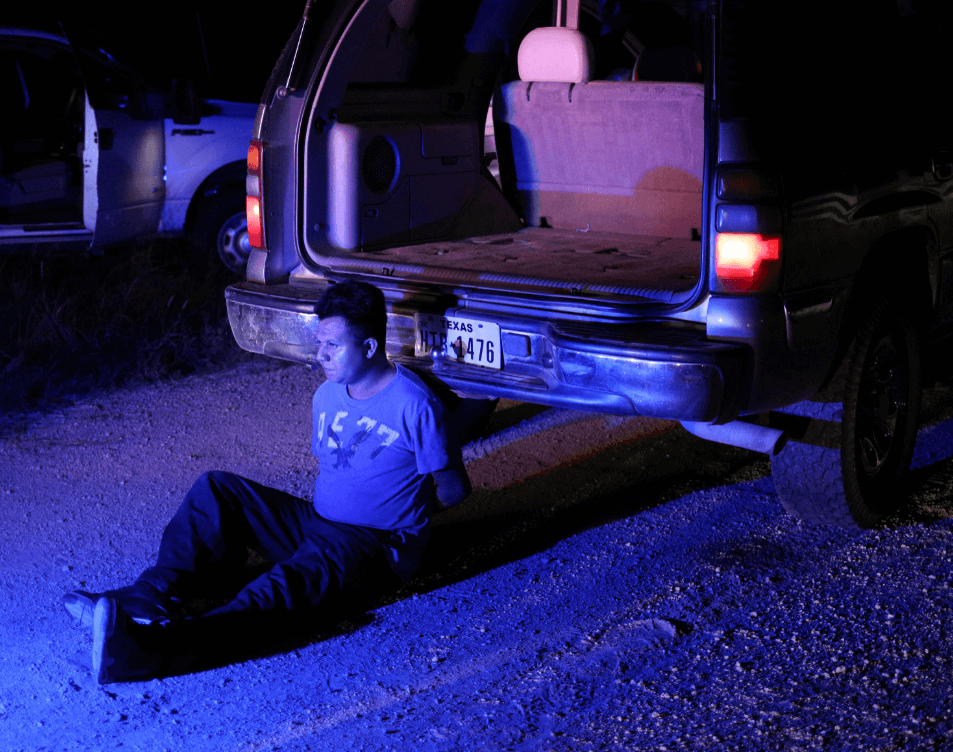 Inmigrantes escondidos en camión en Texas son descubiertos