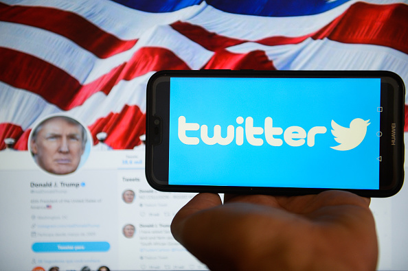 Trump desbloquea a algunos de sus detractores en Twitter