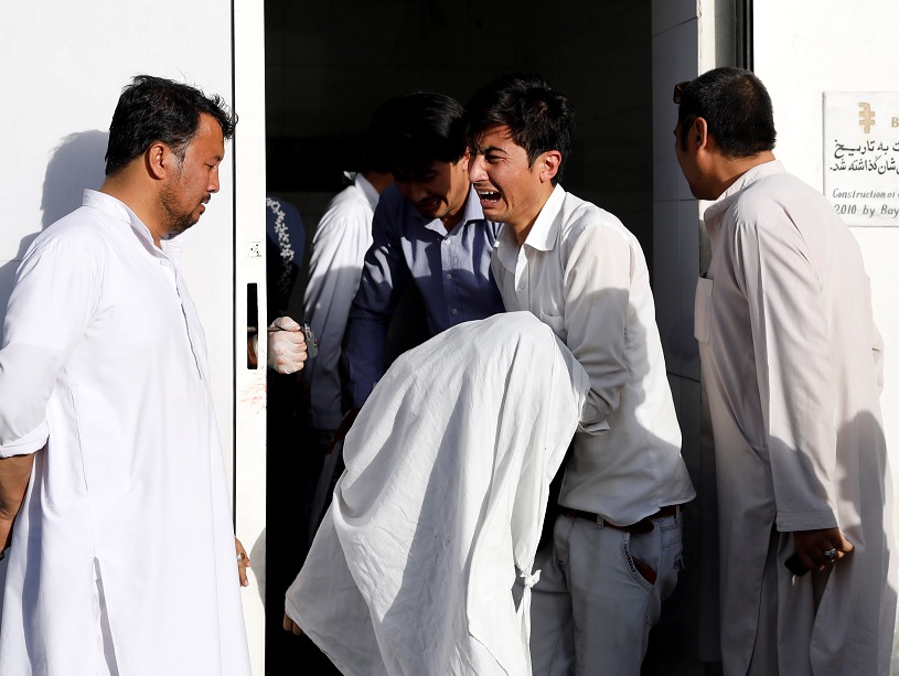Atentado suicida en escuela de Kabul deja 48 muertos