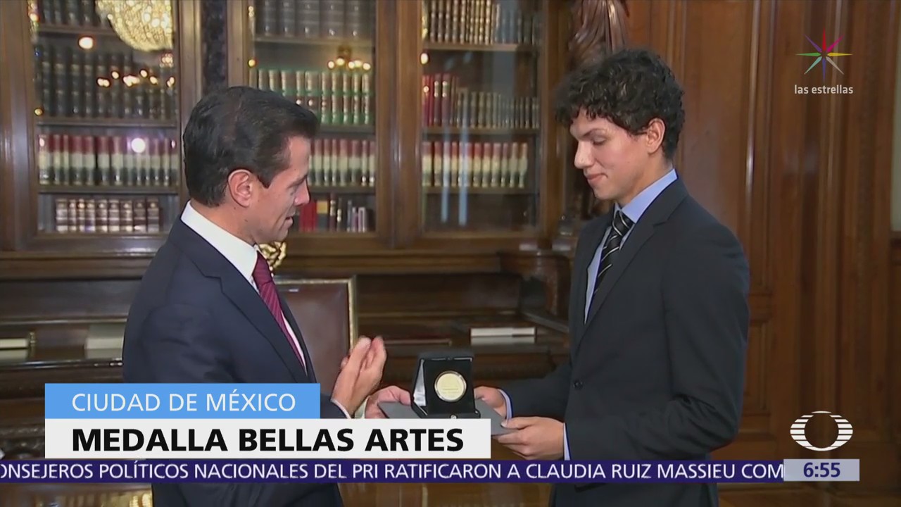 El bailarín Isaac Hernández recibe Medalla Bellas Artes por trayectoria
