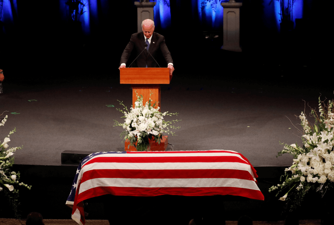 Realizan homenaje a John McCain en iglesia bautista de Phoenix, Arizona