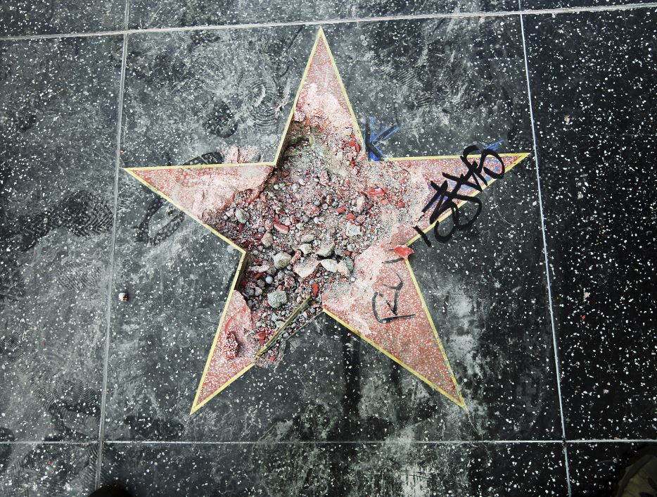 Trump podría perder su estrella en Paseo de la Fama de Hollywood