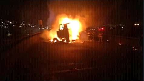 Cámara de seguridad capta explosión de pipa cargada con combustible en Toluca