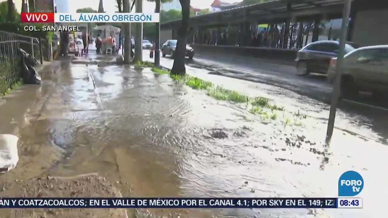 Fuga de agua afecta tránsito de avenida Insurgentes Sur