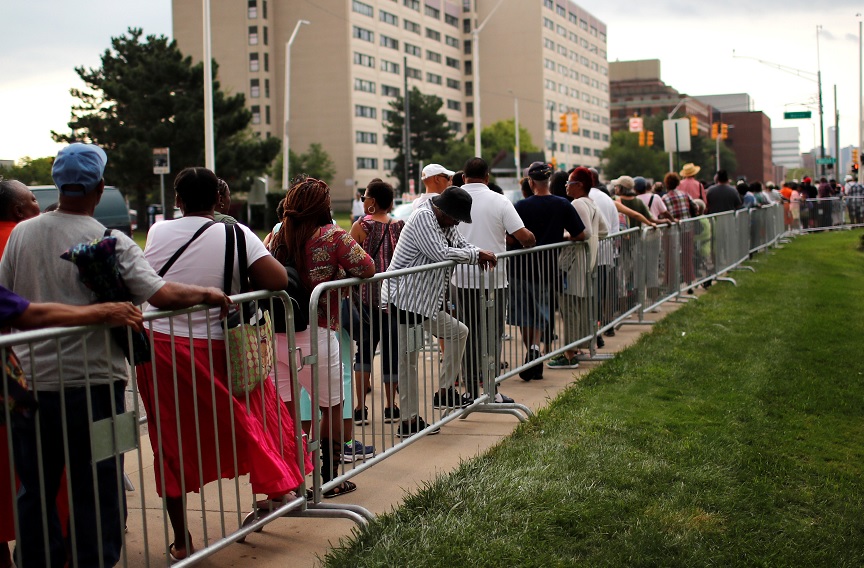 Aretha Franklin es despedida por miles de fans en Detroit
