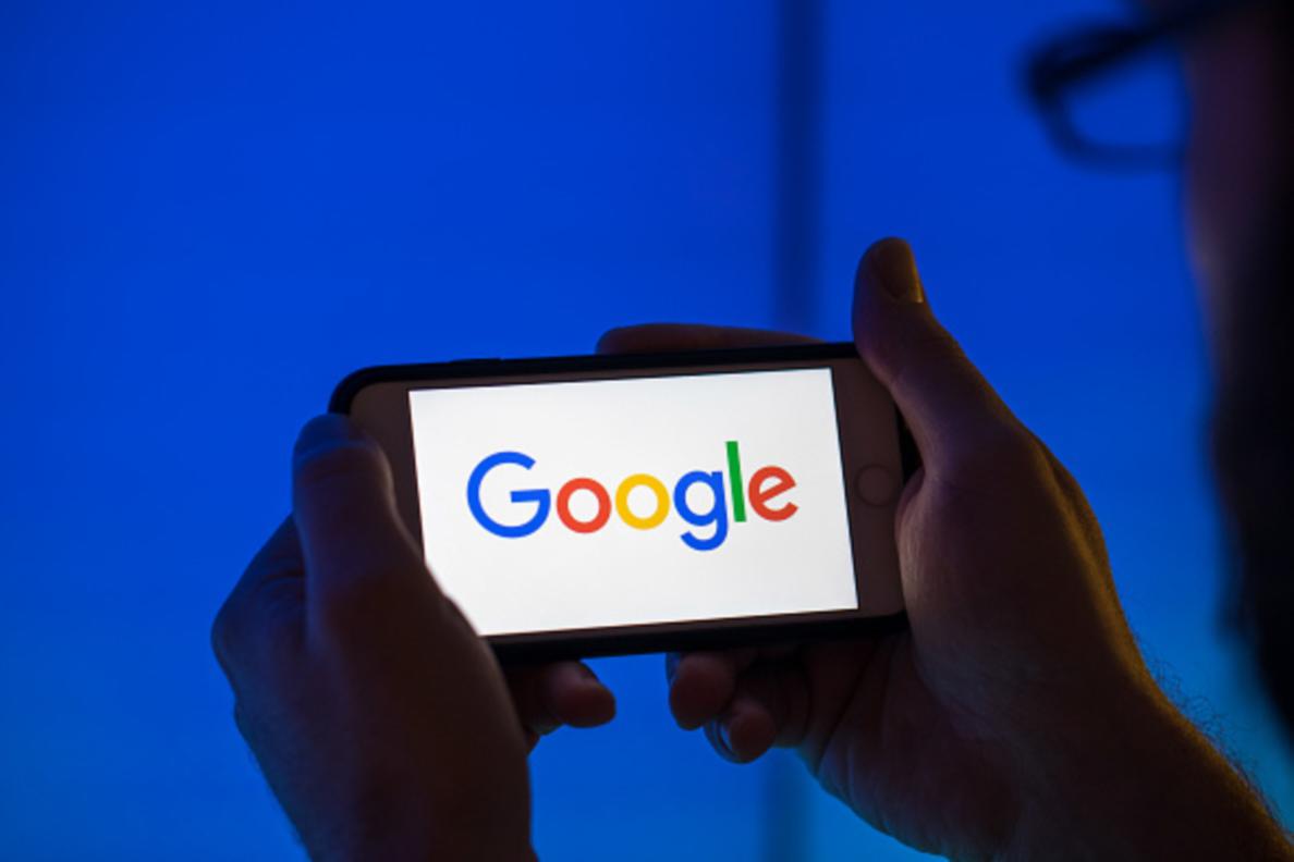 Cómo funcionan las búsquedas de Google que tanto molestan a Trump