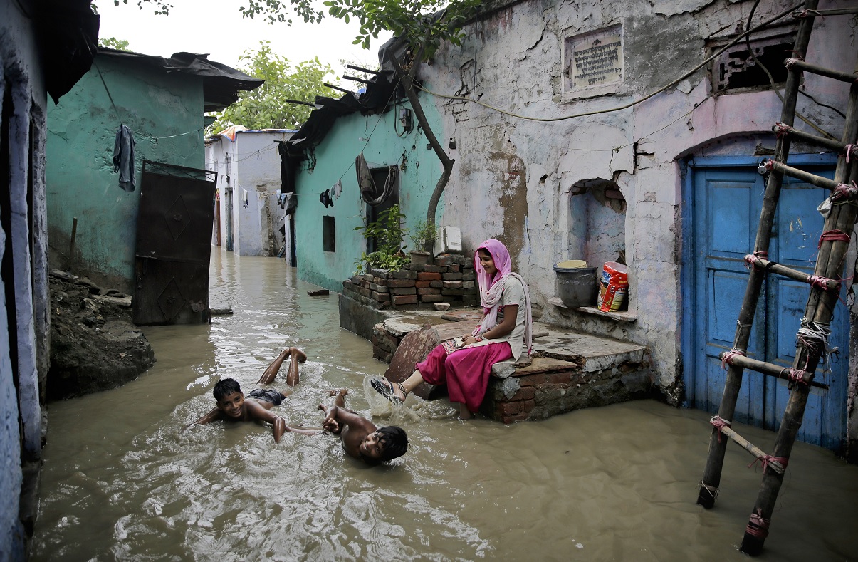 Suman 150 muertos por inundaciones en India