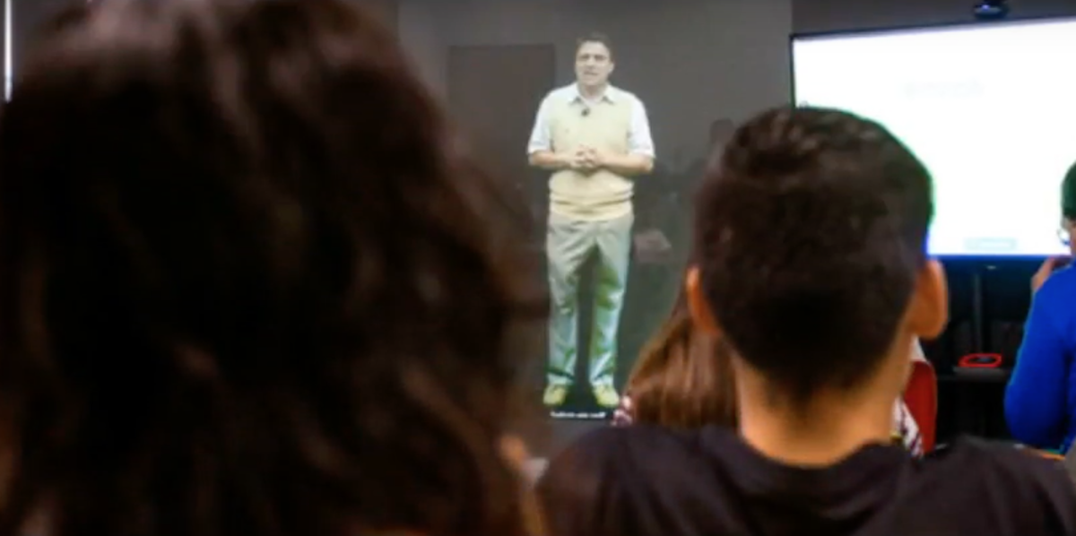 Holograma Profesor Clases Cinco Planteles Tec Tecnológico Monterrey