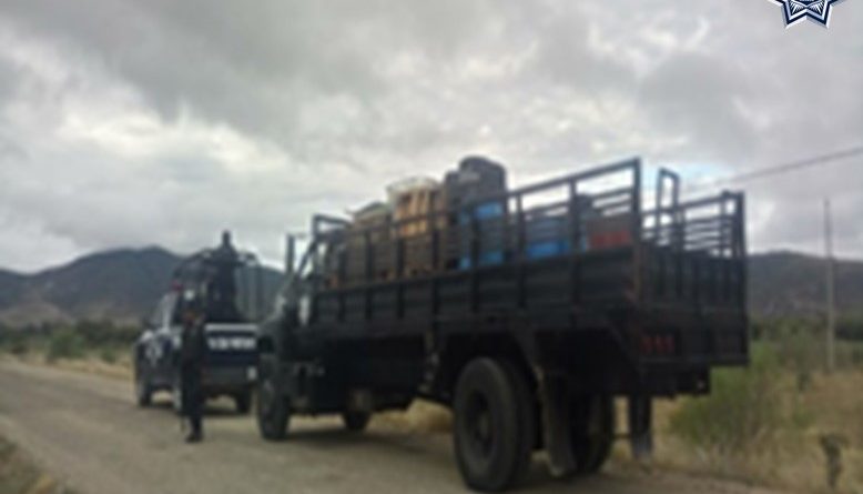Huachicoleros en Oaxaca abandonan miles de litros de combustible