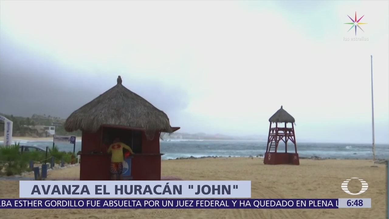 Huracán 'John' se acerca a la Península de Baja California