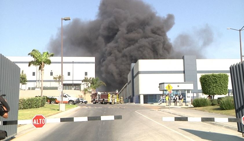 Incendio en fábrica de tinas de hidromasaje moviliza a bomberos de Tijuana