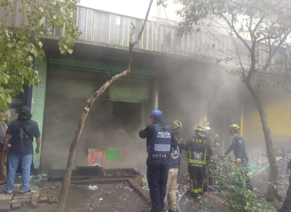 Un incendio en un local de La Merced deja 3 muertos en CDMX